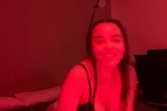 Angelaincollege onlyfans leak – No panties show off juice ass