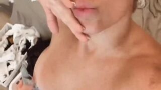 Paige VanZant onlyfans leak – Nude Selfie perfect tits