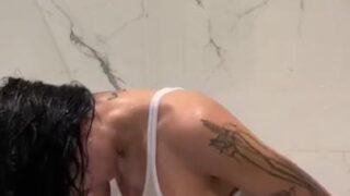Mia Khalifa Nude Wet Tank Top Shower OnlyFans Livestream Leaked