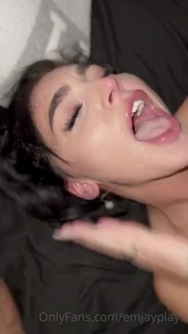 Emily Rinaudo AKA EmjayyPlays POV Blowjob & Facial Porn Video